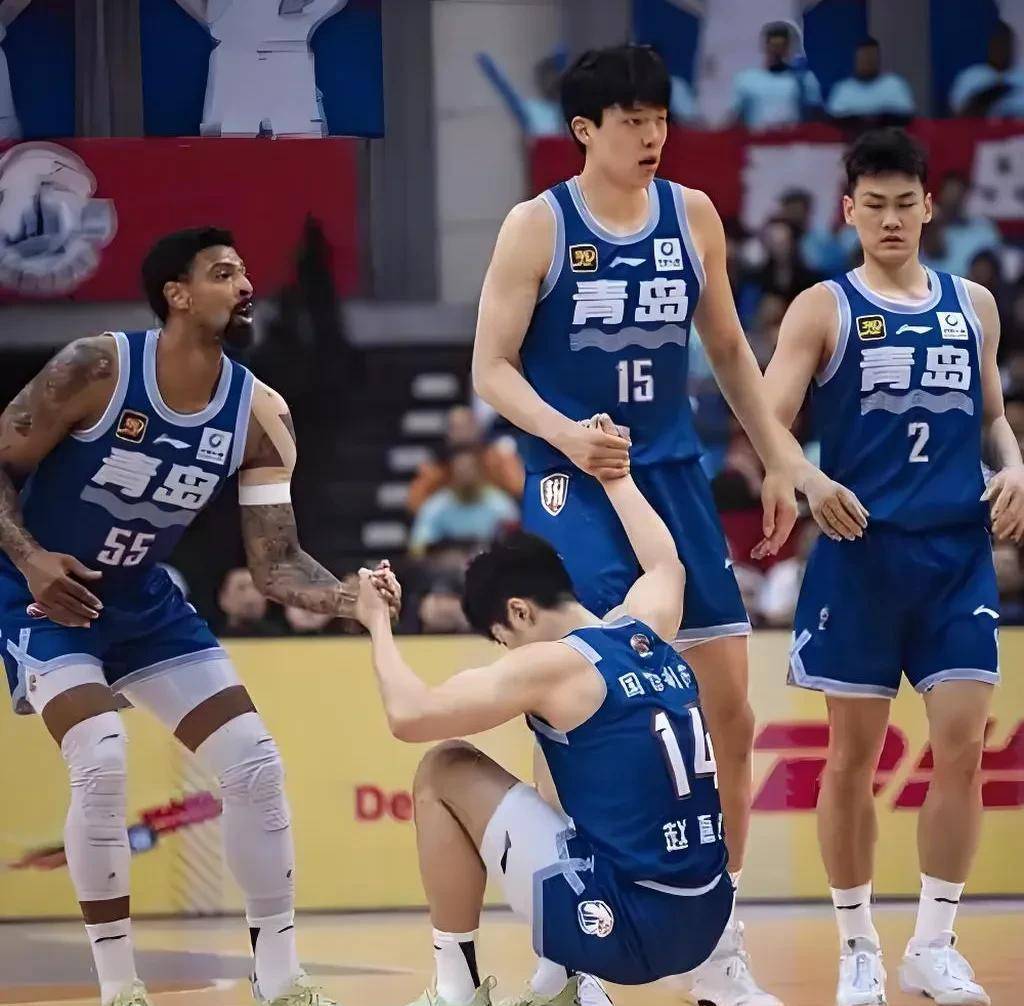 竞技宝电竞-四川男篮训练开放日；冲刺阶段造点机会引观众欢呼；世预赛在即；阵容厚度经受考验的简单介绍