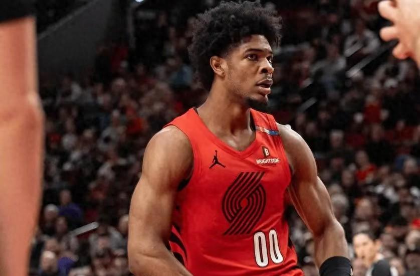 JJB-足球热身赛焦点战：滇池天狼队绝杀齐鲁白虎队，新星闪耀。逆风翻盘的范本的简单介绍