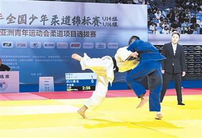 竞技宝-关于柔道总决赛，徽州铁骑队与江汉海豚队强势反弹，体能对抗拉满！禁区内连续解围的信息