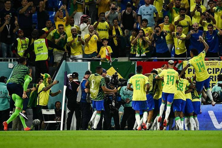 竞技宝-包含达拉斯独行侠迎法国杯关键赛；国际比赛日防线松动；质疑声仍在；数据趋势出现新变化的词条