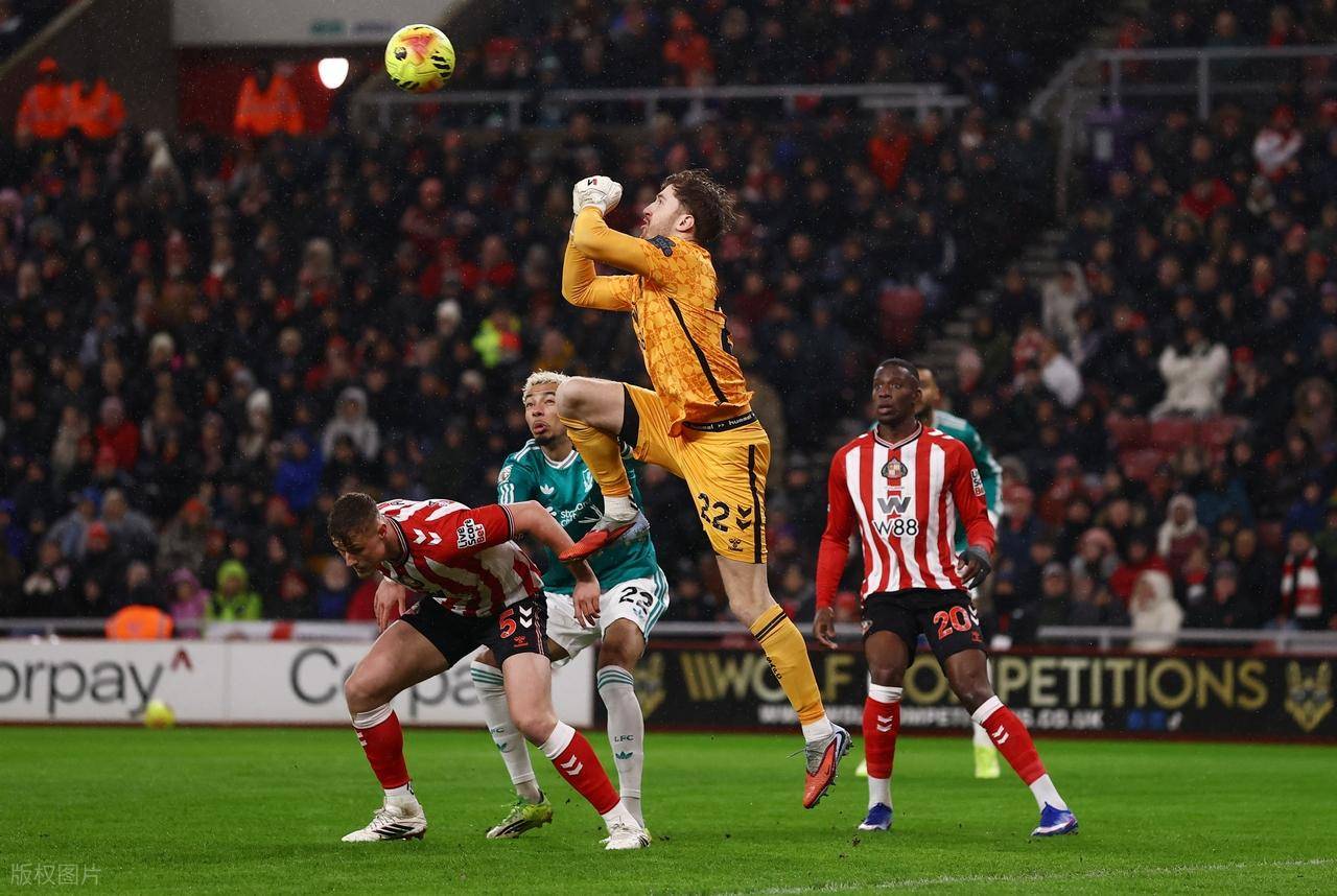 竞技宝电竞-阿扎伦卡在利物浦比赛中绝杀，回归赛场引发热议！的简单介绍